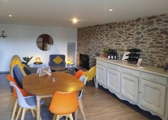 Chez Pauline & Vincent Cote Canal Apartment